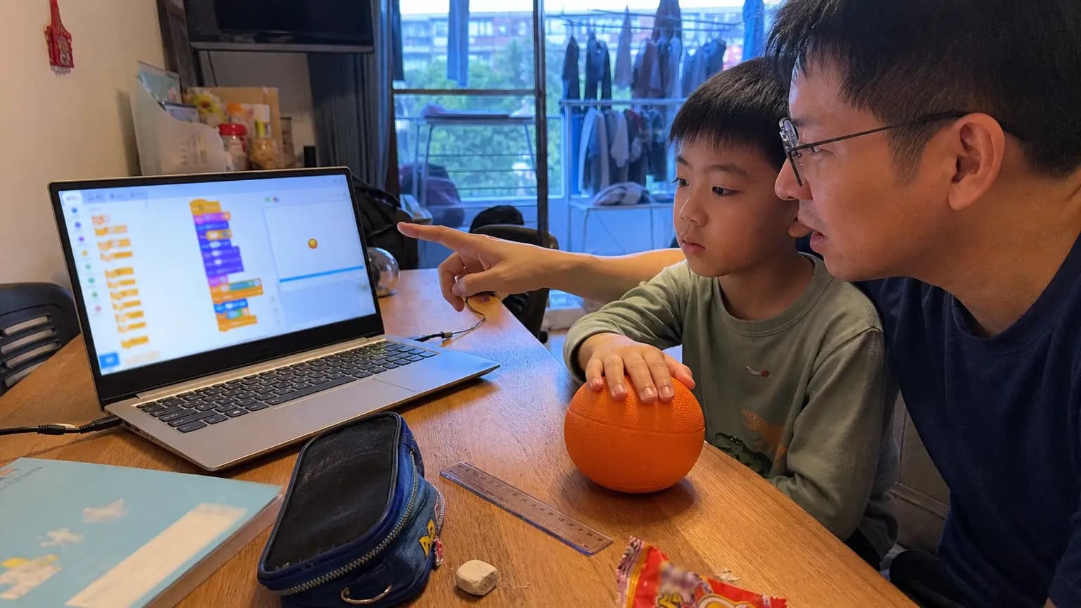 Scratch 物理模擬遊戲教學:用積木做出重力、彈跳和碰撞偵測